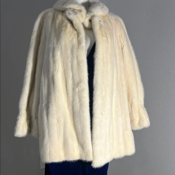 Samuel Spritser Furs Elegant Cream Fur Coat Size M/L - Picture 1 of 16